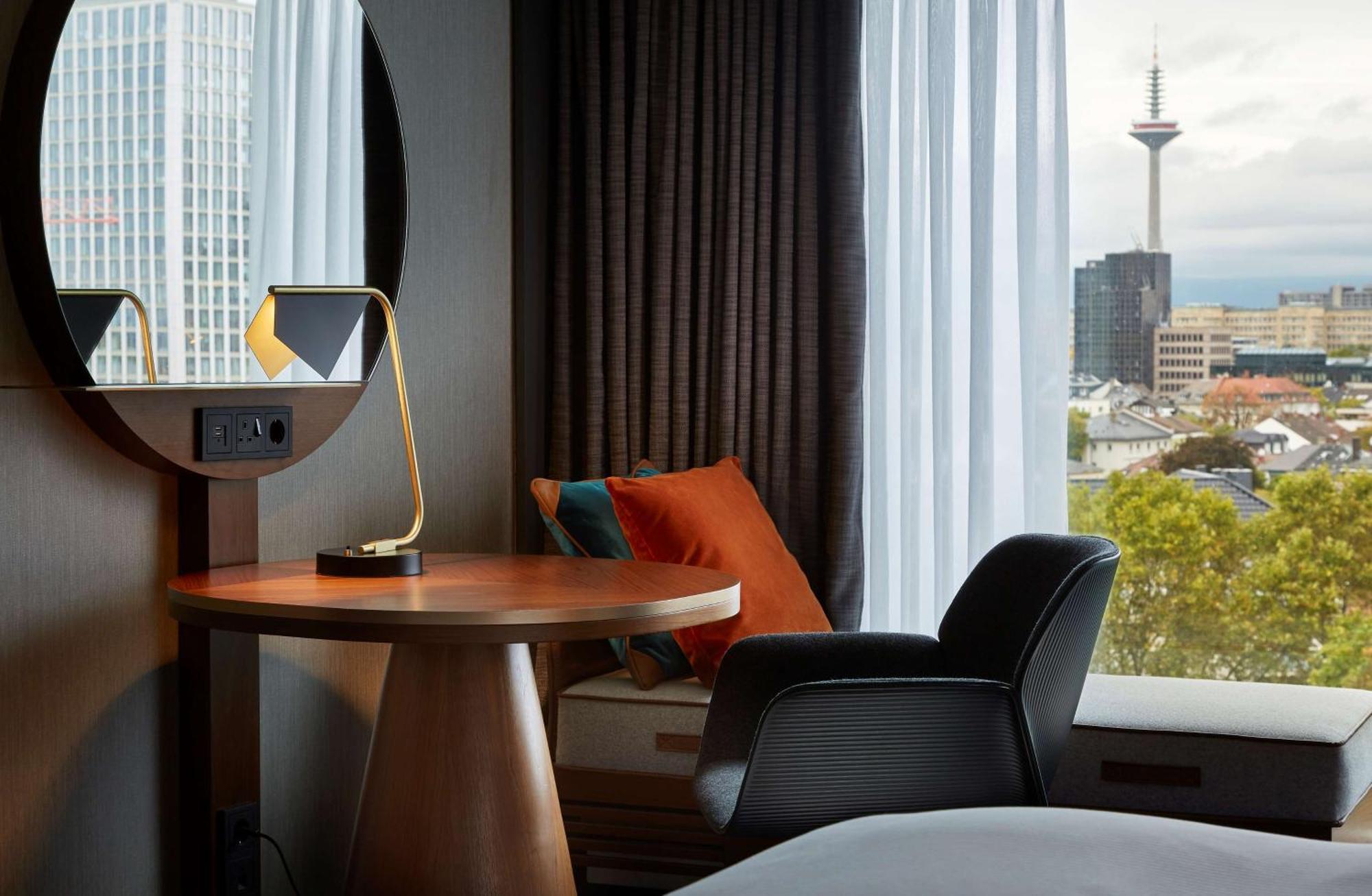 Hilton Frankfurt Centre Hotel 5*